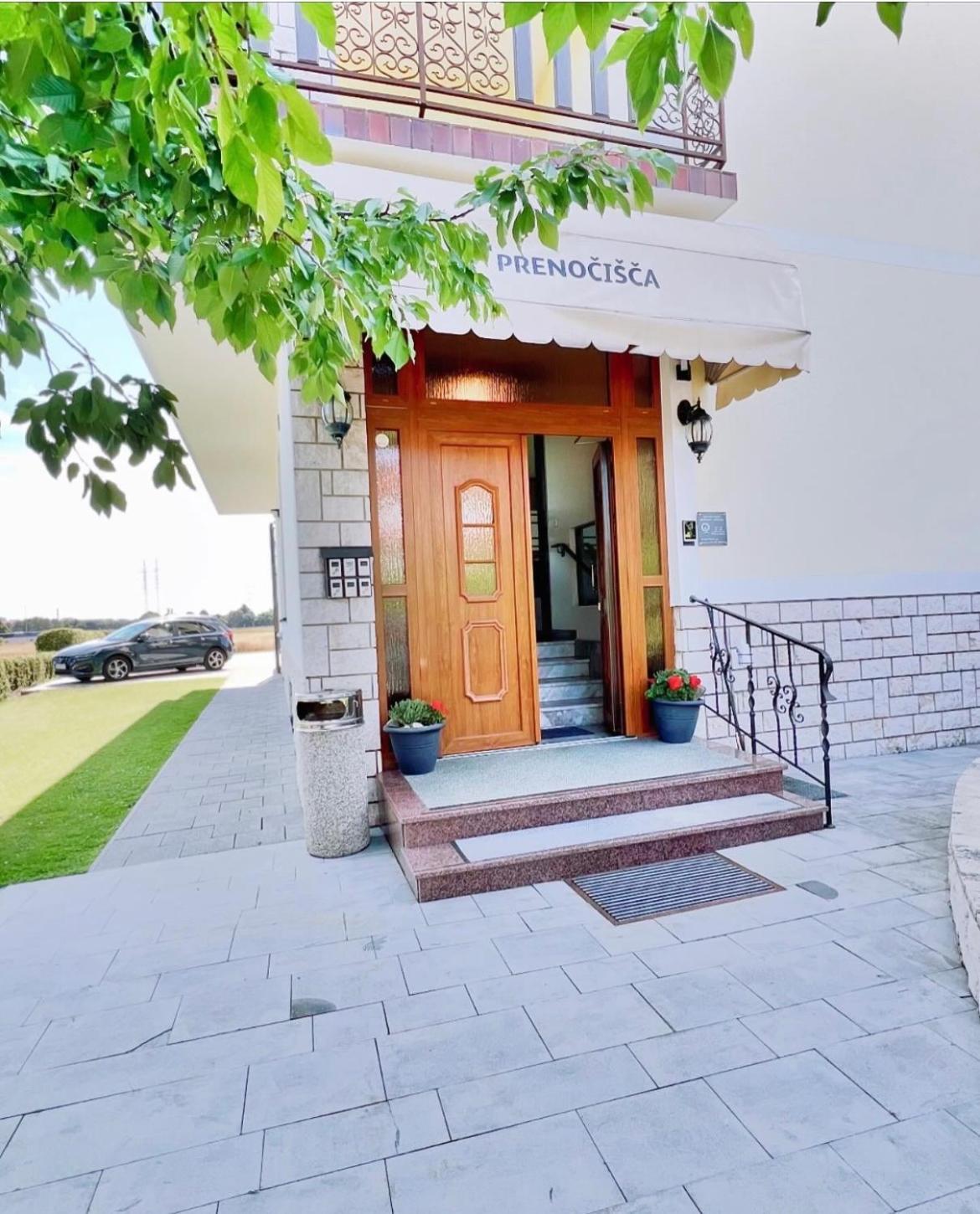 Stara Lipa Tasner Free Kitchen&Garage&Parking-Self Check In Hotel Maribor Buitenkant foto